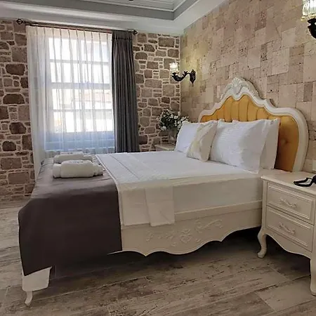 Cunda Taka *
